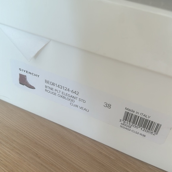 Givenchy elegant studded suede boot in oxblood. - Picture 6 of 7